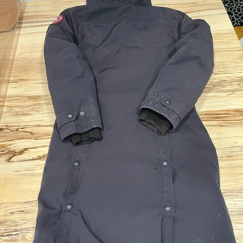 Canada Goose Navy Puffer Jacket - Picture 7 of 7